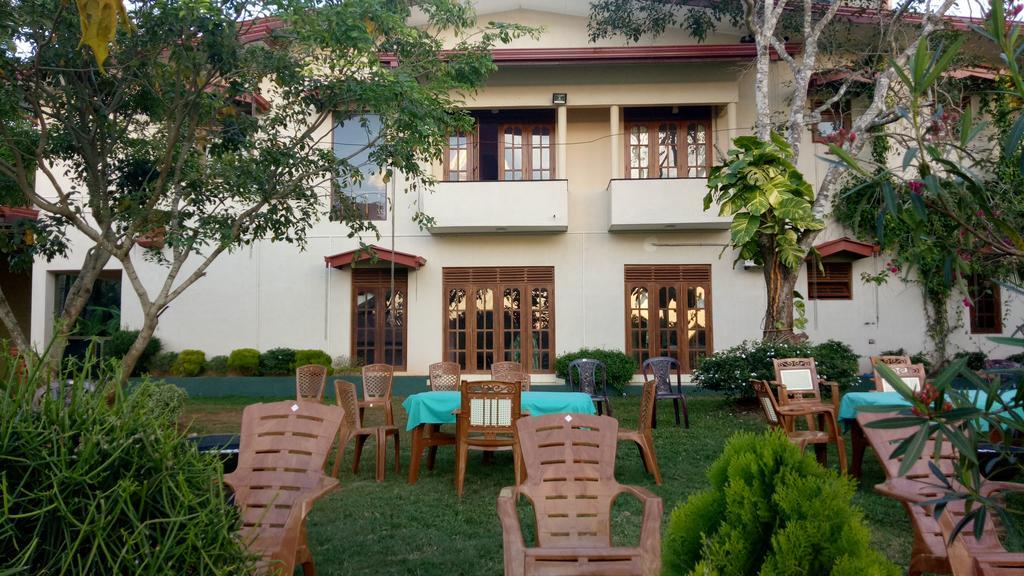אנוראדפורה Heritage Lake View מראה חיצוני תמונה