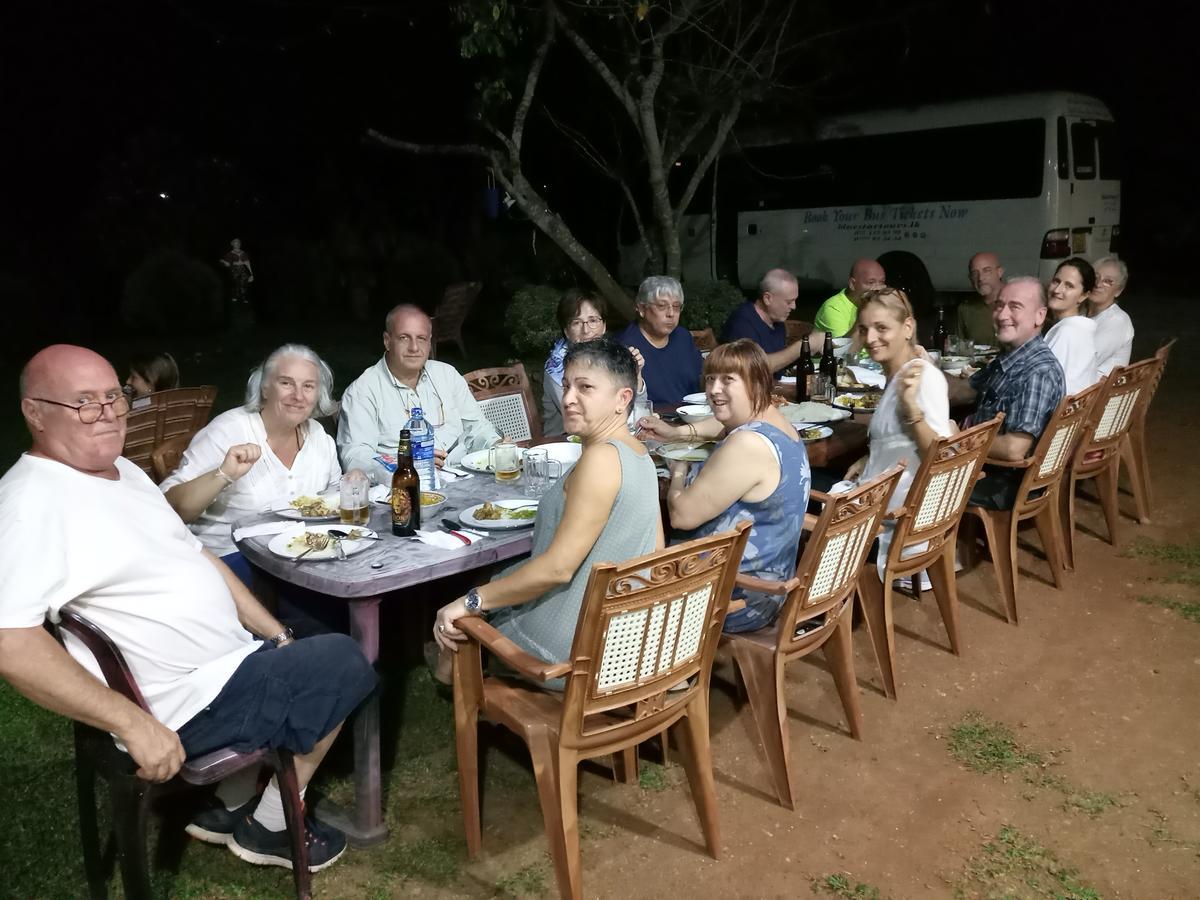 אנוראדפורה Heritage Lake View מראה חיצוני תמונה